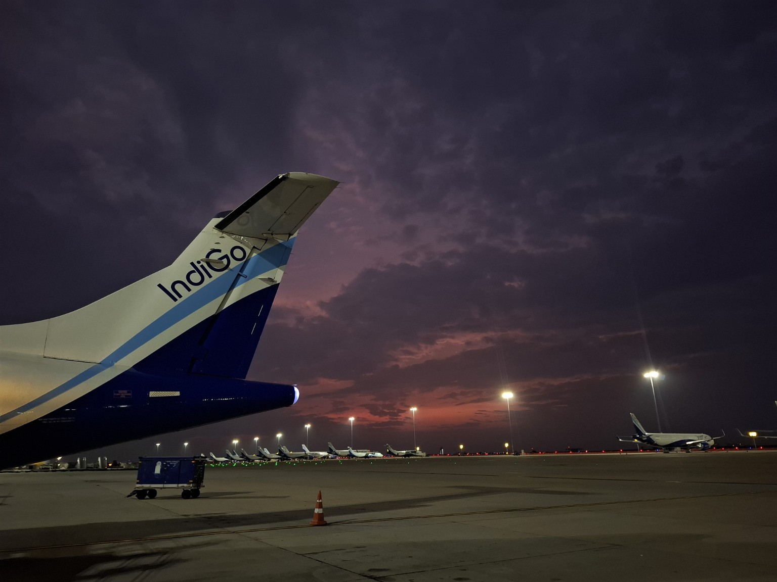 AIRCRAFT / DUSK
