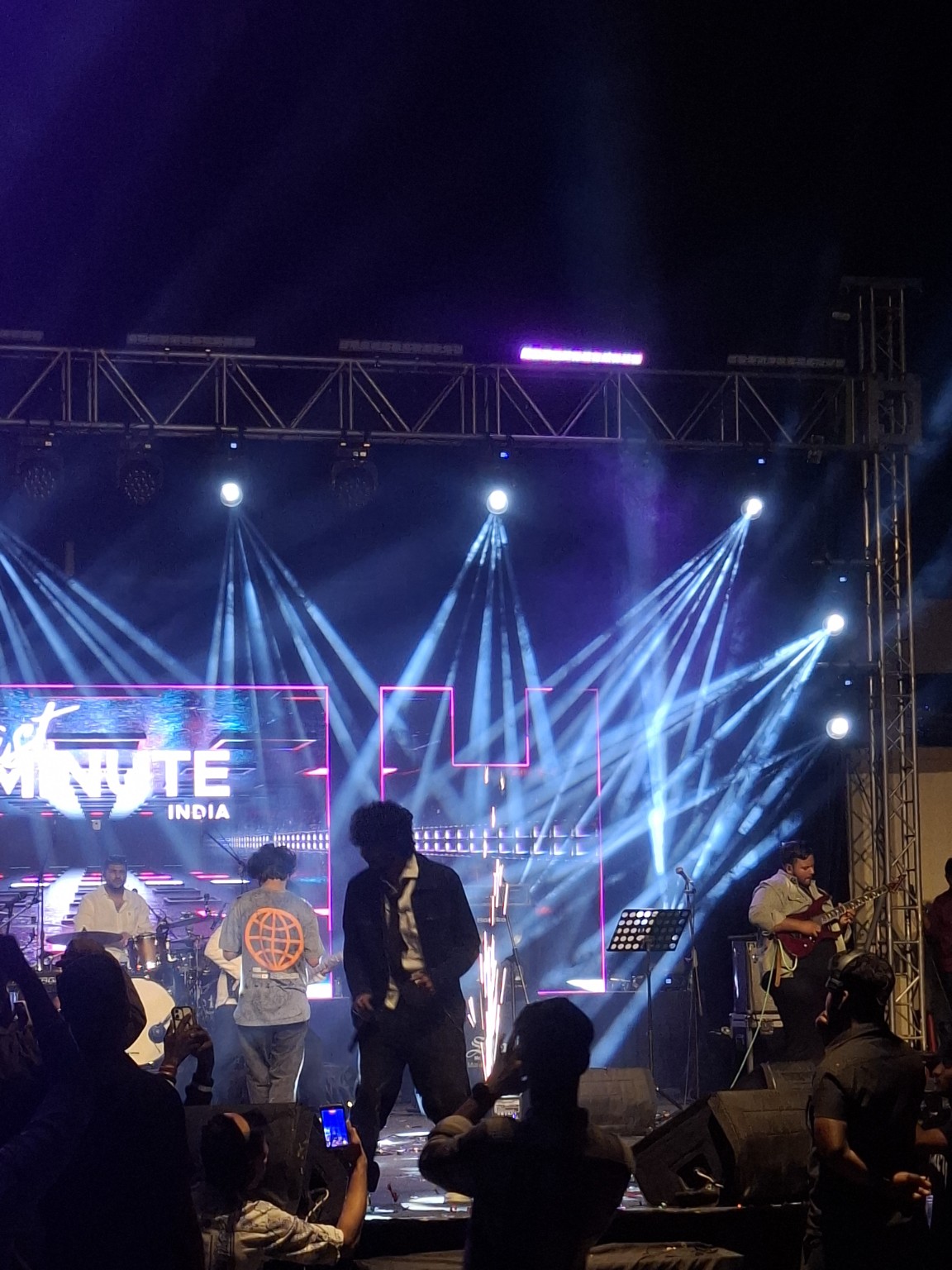 LIVE STAGE / NIGHT